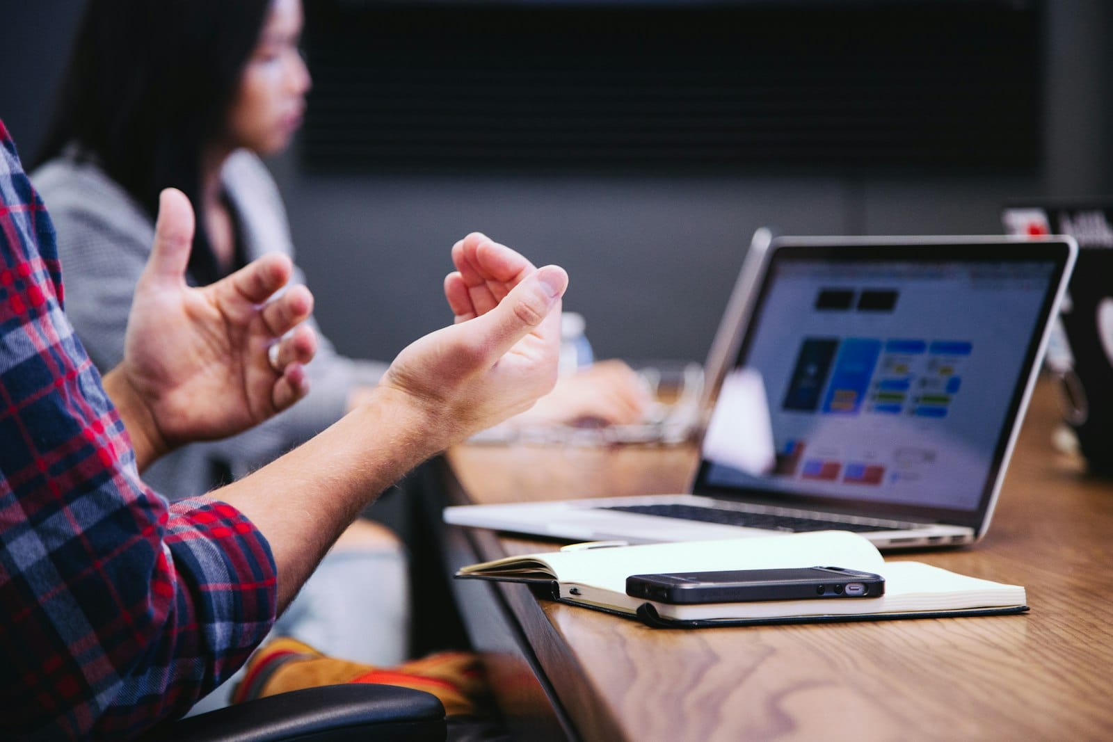 Handling negative reviews and customer complaints with Udesk AI omnichannel contact center